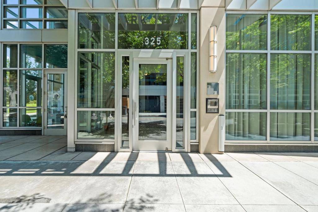 San Francisco, CA 94158,325 Berry ST #715