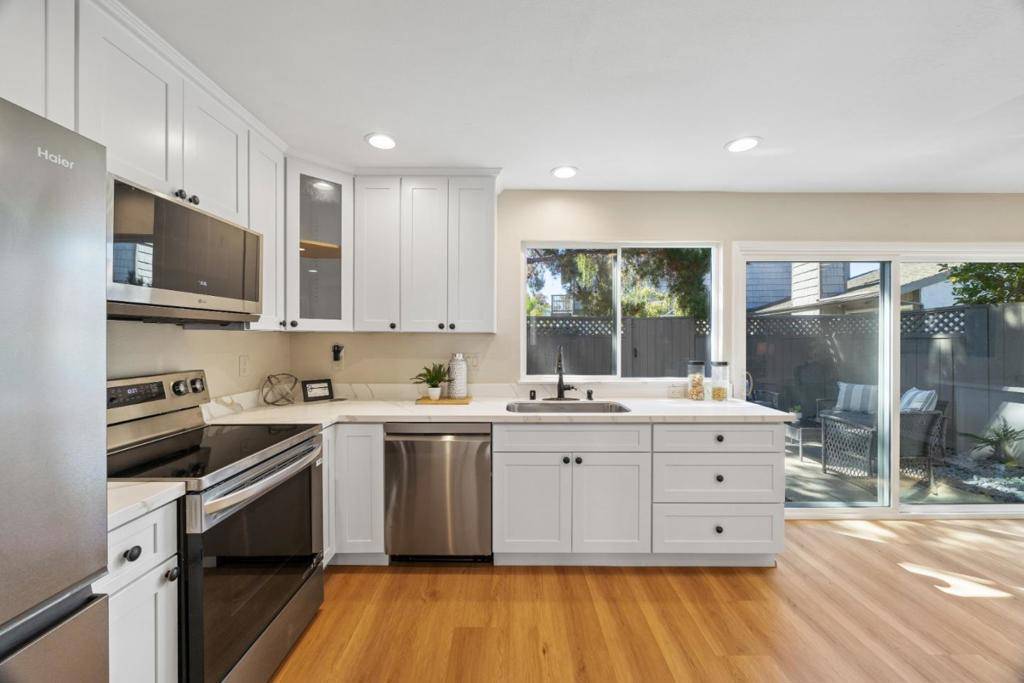 Foster City, CA 94404,825 Cortez LN