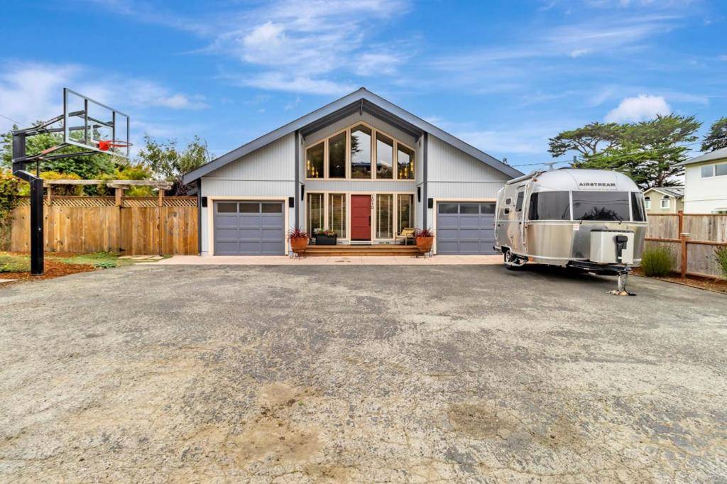 Moss Beach, CA 94038,1030 Etheldore ST