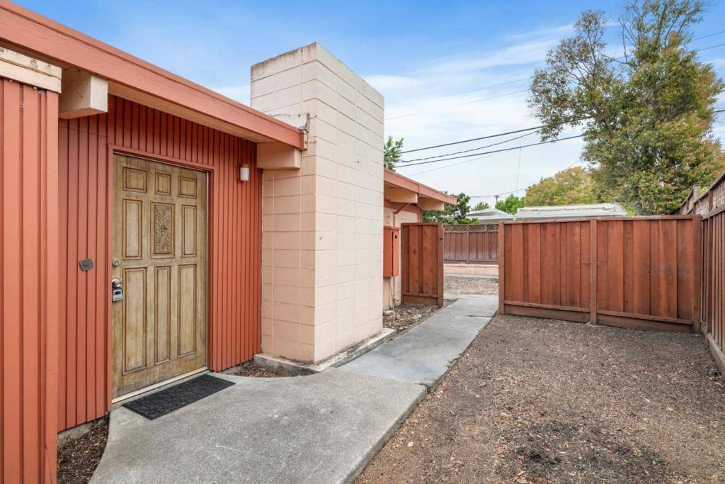 Palo Alto, CA 94306,3728 Carlson CIR
