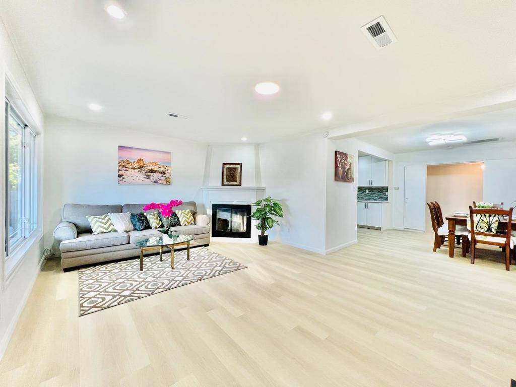 Redwood City, CA 94063,536 Flynn AVE