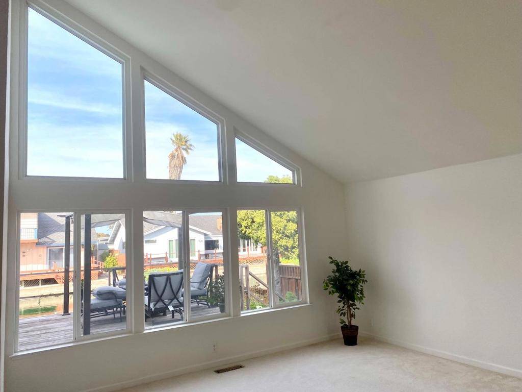 Foster City, CA 94404,242 Surfbird