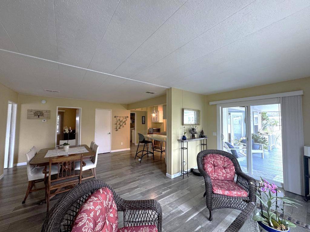 Half Moon Bay, CA 94019,15 Dolphin CT