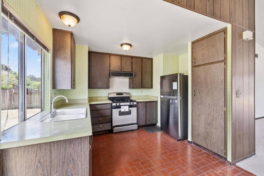Half Moon Bay, CA 94019,200 Bridgeport DR