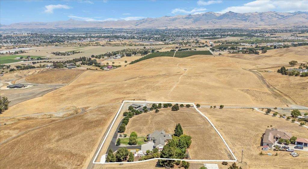 Hollister, CA 95023,275 Nicholson DR