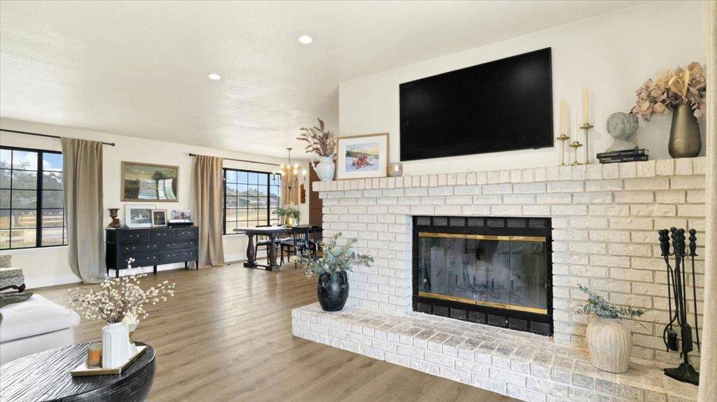 Hollister, CA 95023,352 Cowden RD