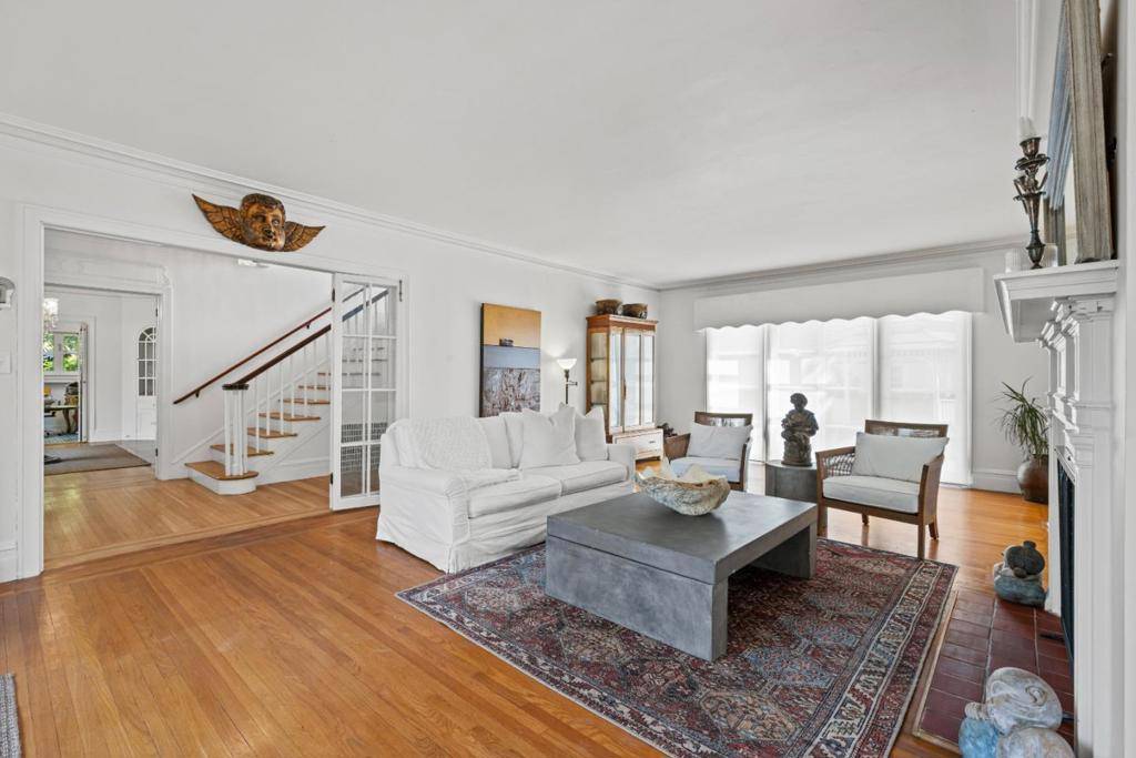 Gilroy, CA 95020,286 5th ST