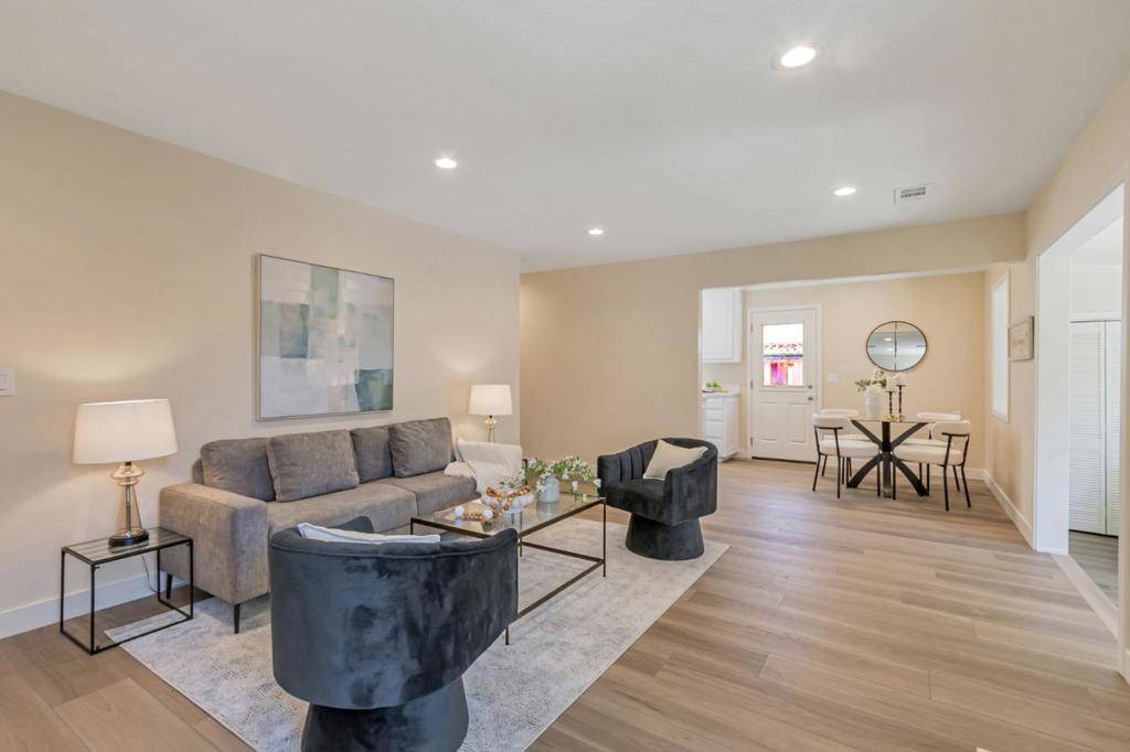 Campbell, CA 95008,1040 Linda DR