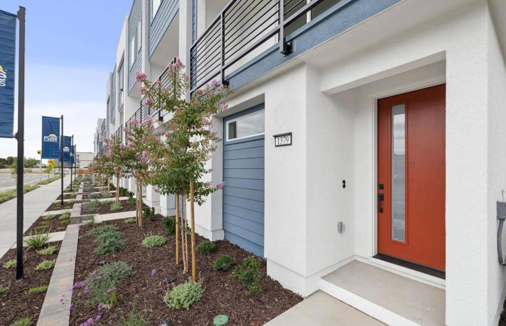 Milpitas, CA 95035,1379 California CIR