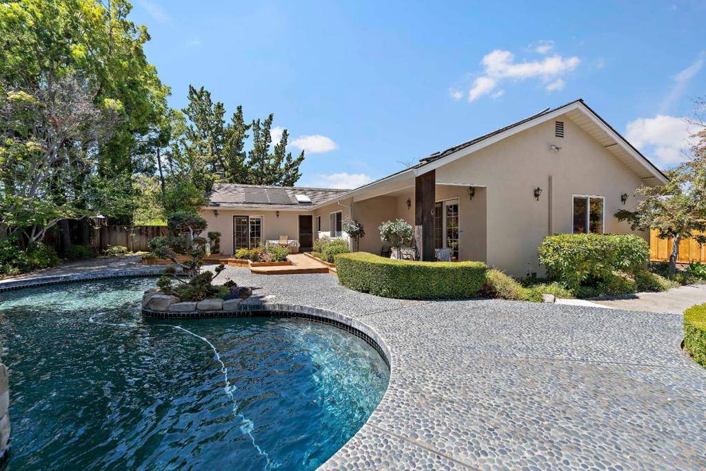 Los Altos, CA 94024,861 Riverside DR