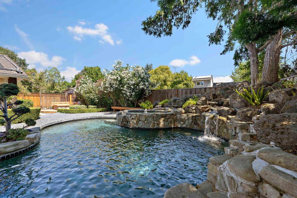 Los Altos, CA 94024,861 Riverside DR