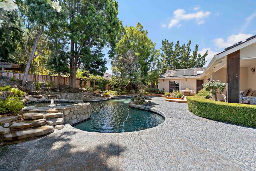 Los Altos, CA 94024,861 Riverside DR