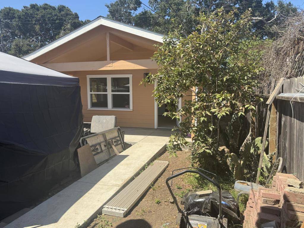 Salinas, CA 93906,1207 Parkside #A