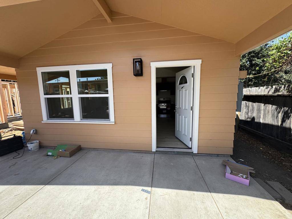 Salinas, CA 93906,1207 Parkside #A