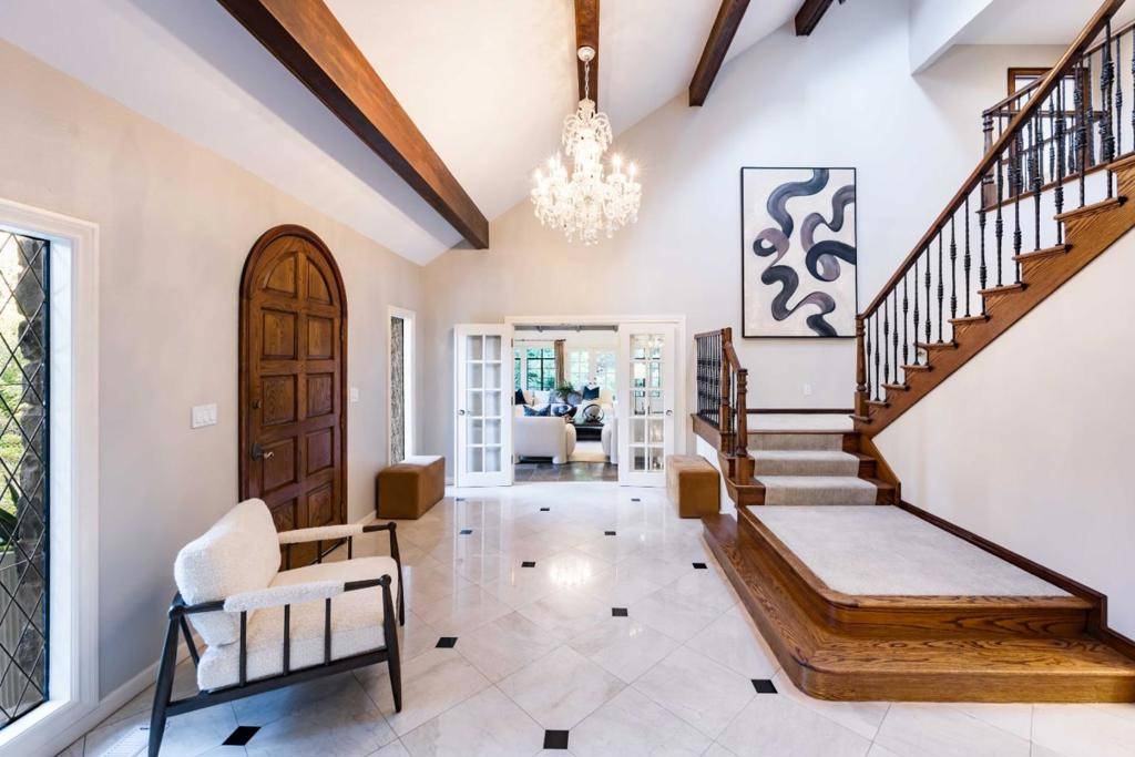 Palo Alto, CA 94304,976 Laurel Glen DR