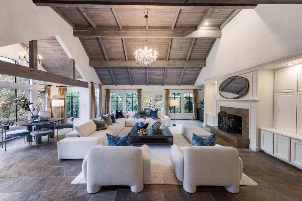 Palo Alto, CA 94304,976 Laurel Glen DR