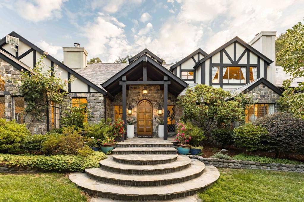 Palo Alto, CA 94304,976 Laurel Glen DR