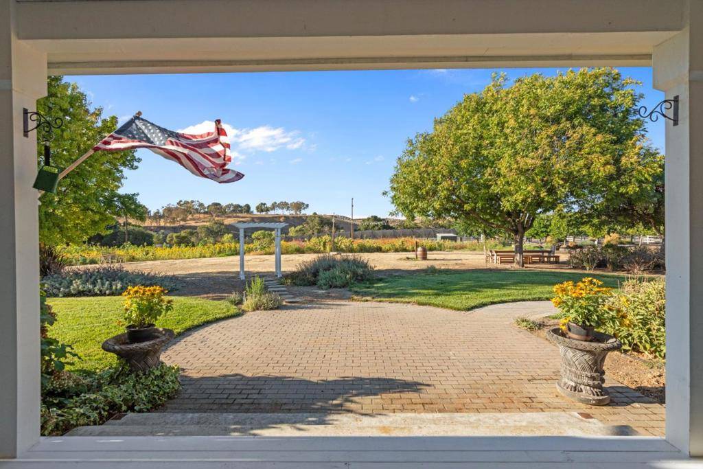 Hollister, CA 95023,6840 Southside RD