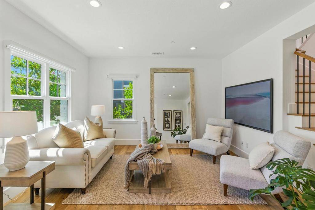 Los Gatos, CA 95032,207 Oak Tree CIR