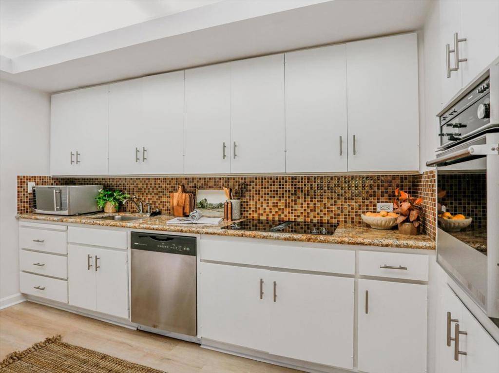 Sacramento, CA 95819,4100 Folsom BLVD #2B