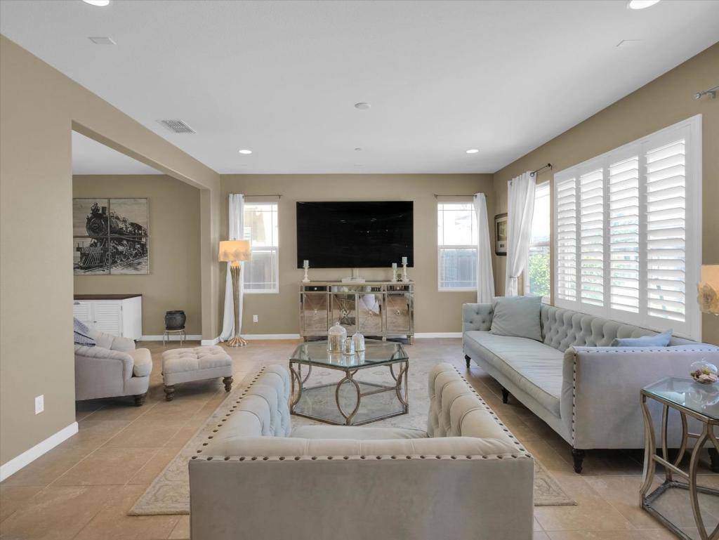 Mountain House, CA 95391,325 W Alcala AVE