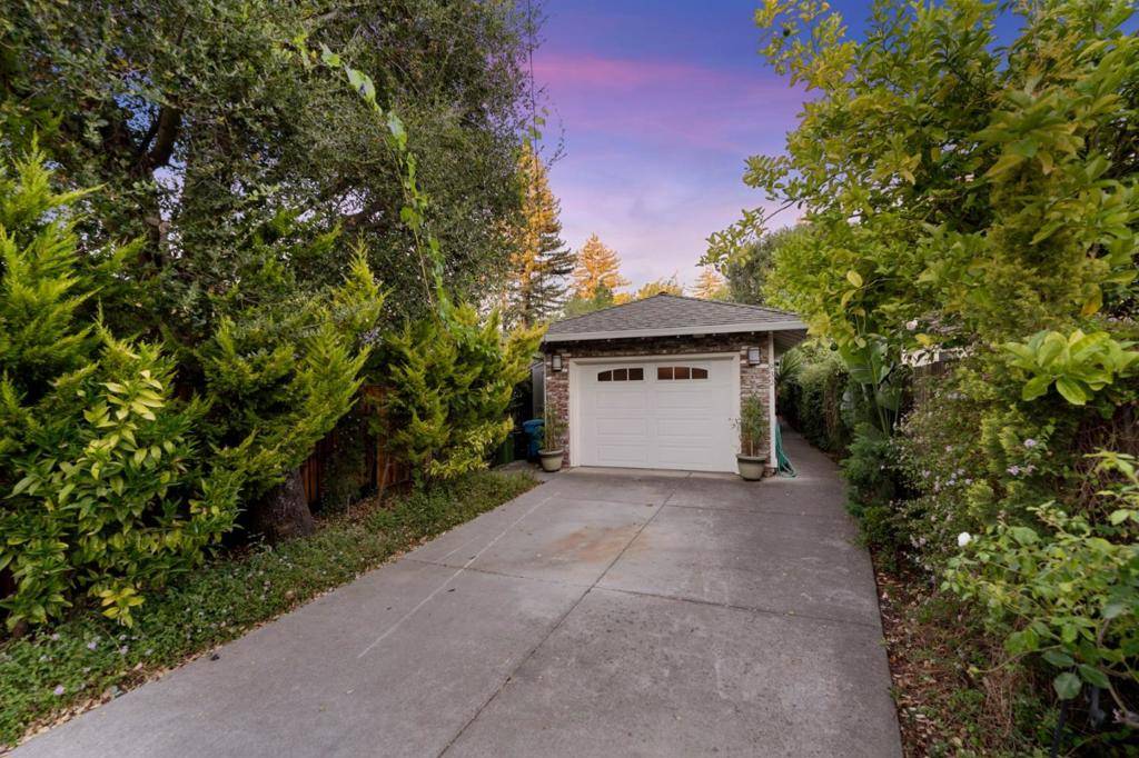 Los Altos, CA 94024,932 Lundy LN