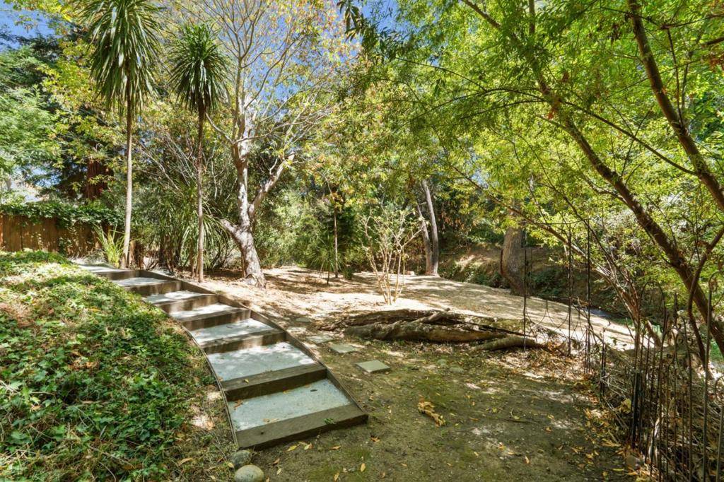 Los Altos, CA 94024,932 Lundy LN