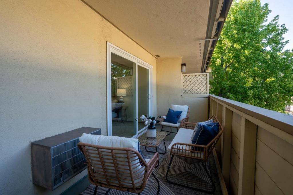Mountain View, CA 94040,1031 Crestview DR #206