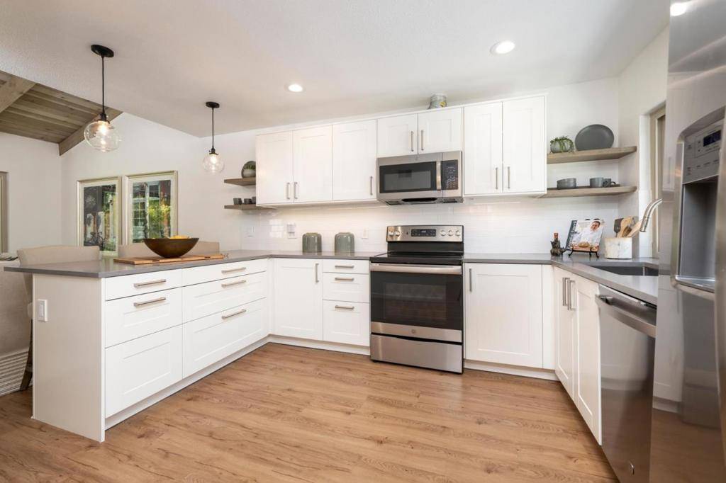San Mateo, CA 94402,38 Weepingridge CT