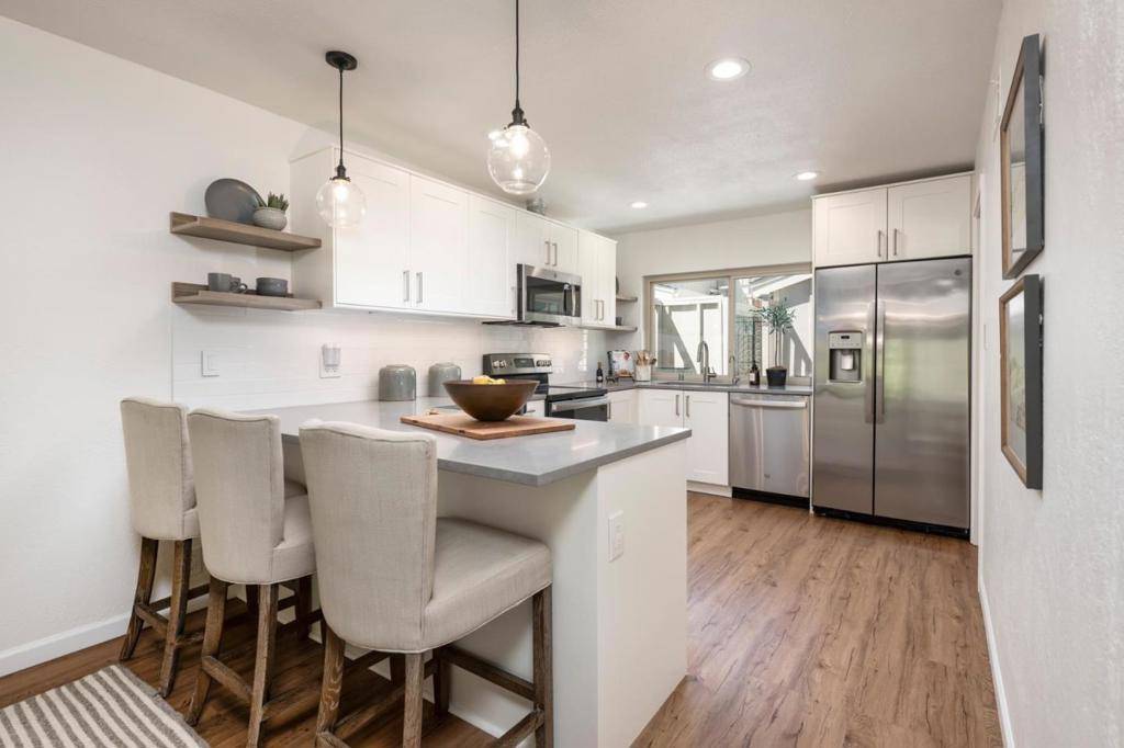 San Mateo, CA 94402,38 Weepingridge CT