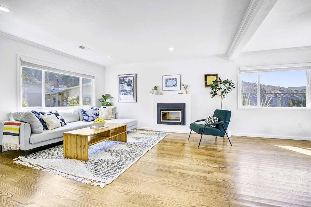 Pacifica, CA 94044,1043 Aragon CT