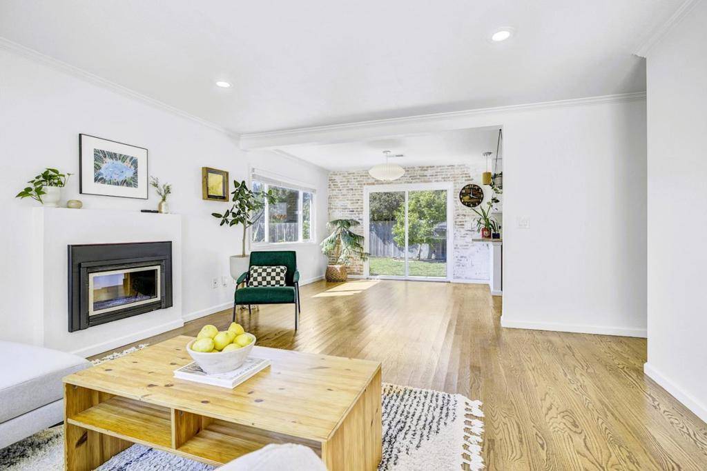 Pacifica, CA 94044,1043 Aragon CT