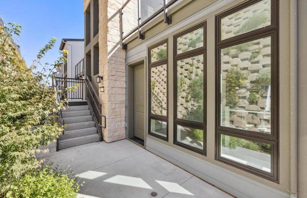 San Mateo, CA 94403,2425 Willow WAY