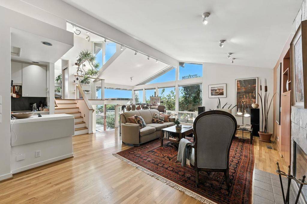 Redwood City, CA 94062,790 Hillcrest WAY