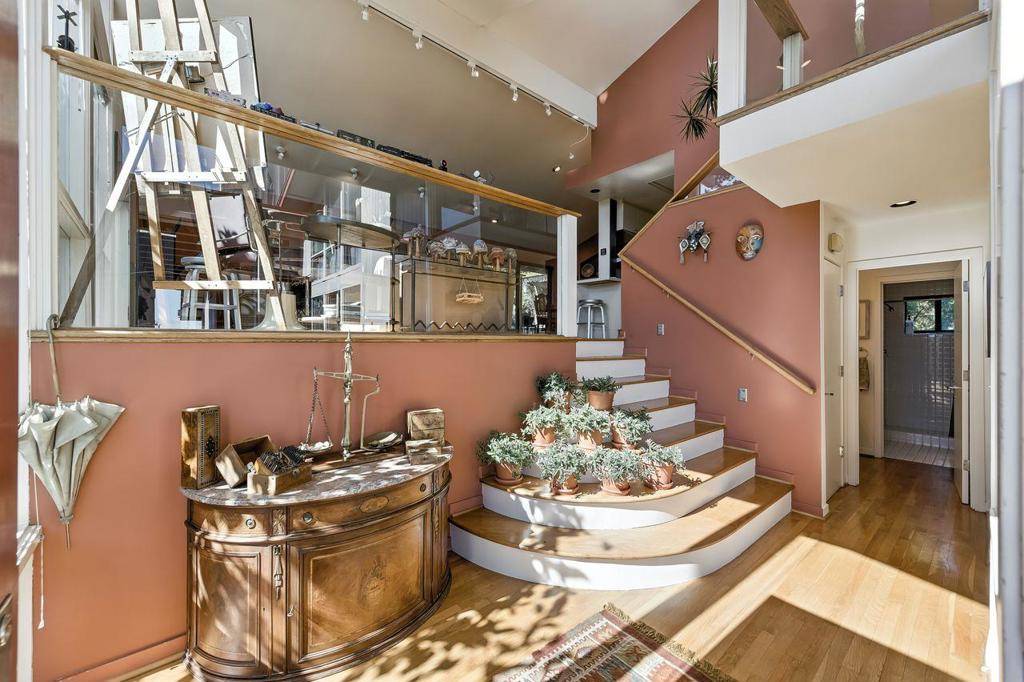 Redwood City, CA 94062,790 Hillcrest WAY