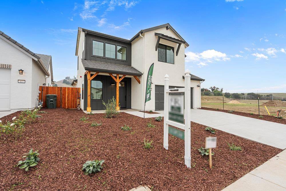 Hollister, CA 95023,425 Maria DR