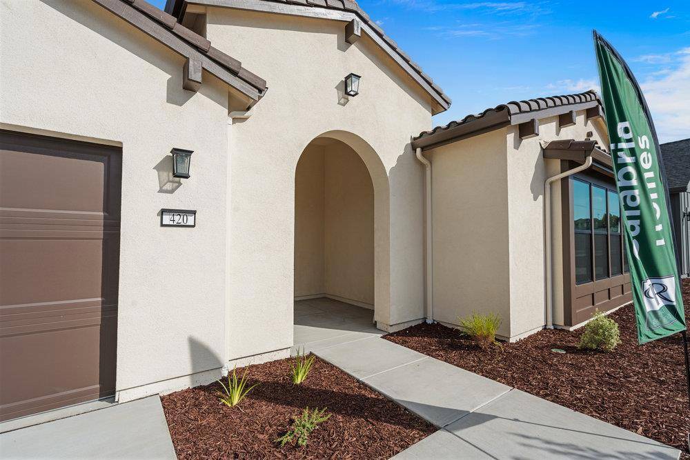 Hollister, CA 95023,420 Maria #37