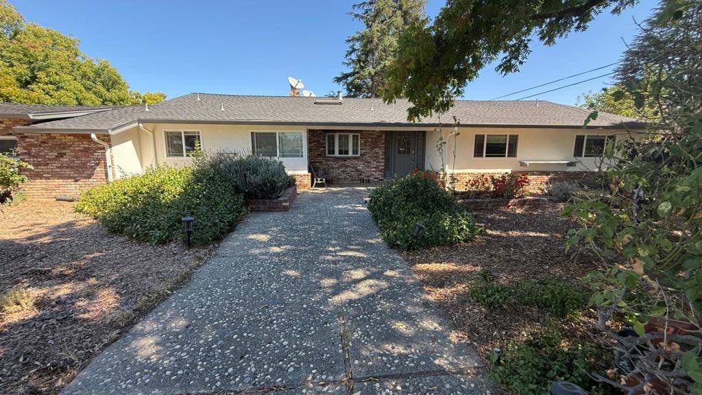 Los Altos, CA 94024,1221 Covington RD