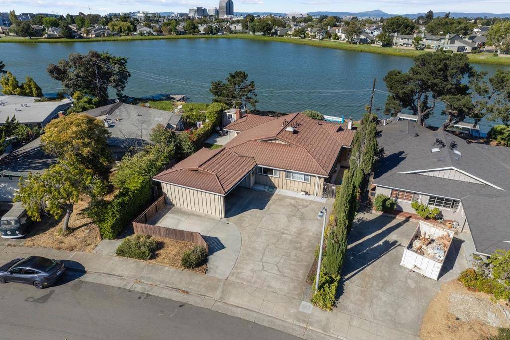 San Mateo, CA 94403,1567 Lago ST