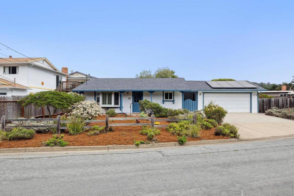 Moss Beach, CA 94038,279 N Lake ST