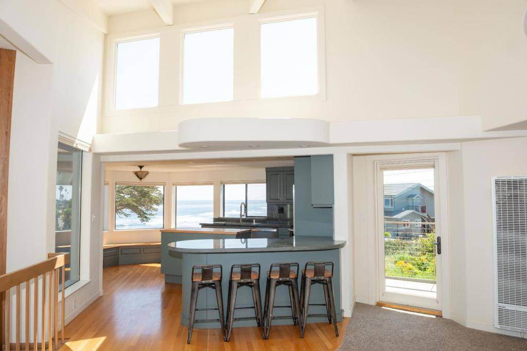 Santa Cruz, CA 95062,23635 E Cliff DR