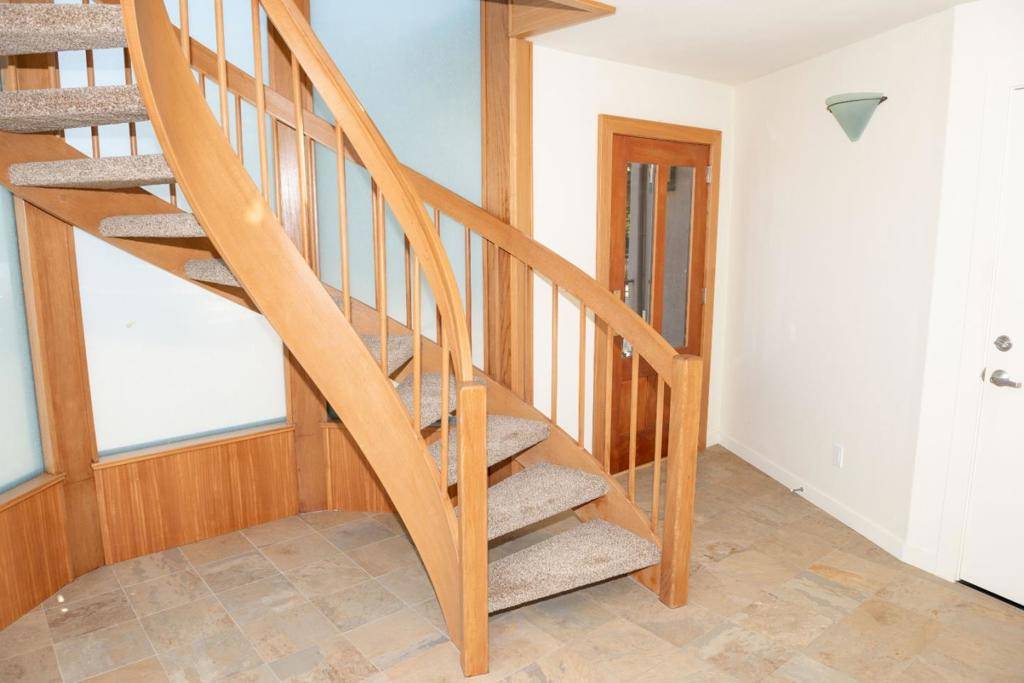 Santa Cruz, CA 95062,23635 E Cliff DR