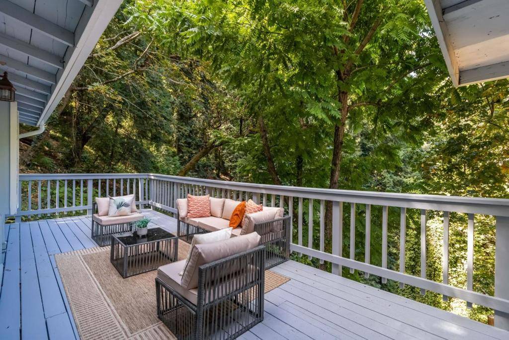 Los Gatos, CA 95033,18122 Virginia DR