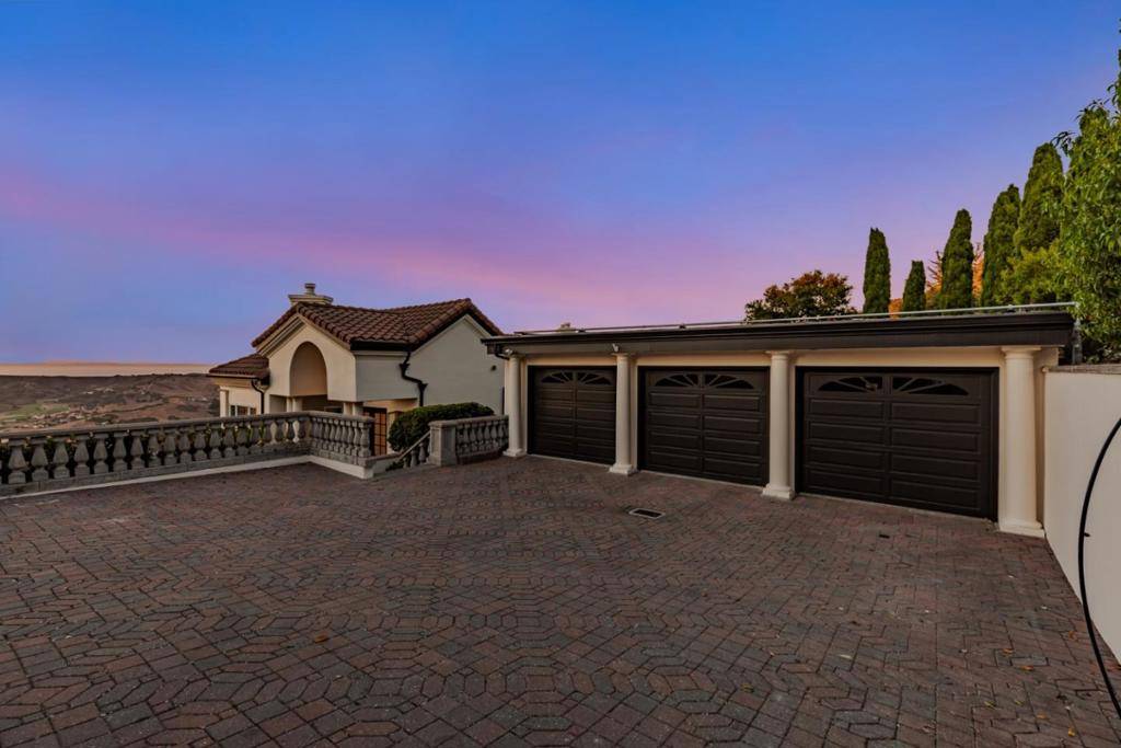 Monterey, CA 93940,25691 Whip RD