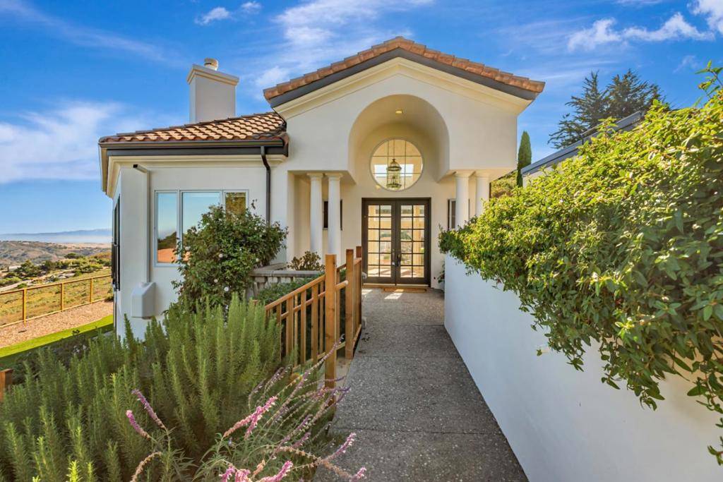 Monterey, CA 93940,25691 Whip RD