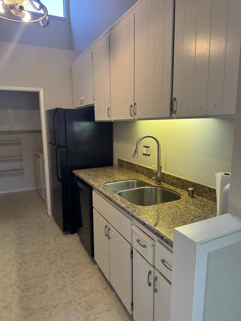 San Carlos, CA 94070,3322 Brittan AVE #11