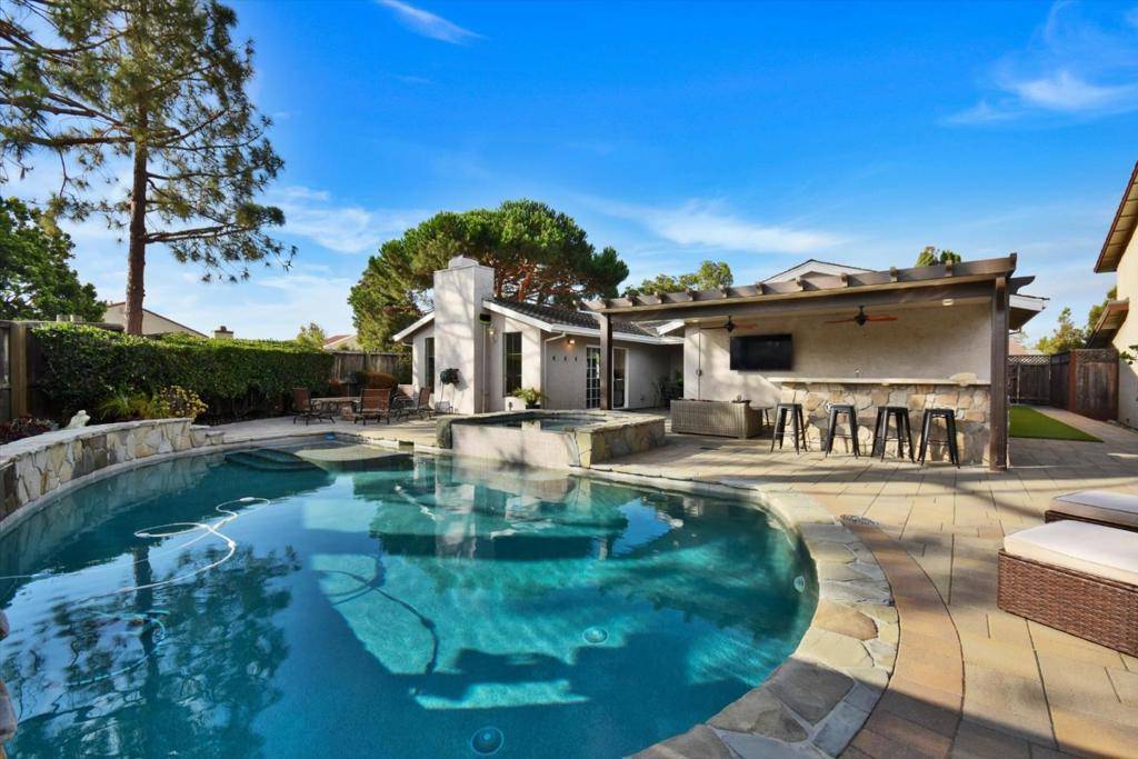 Redwood City, CA 94065,562 Seahorse LN