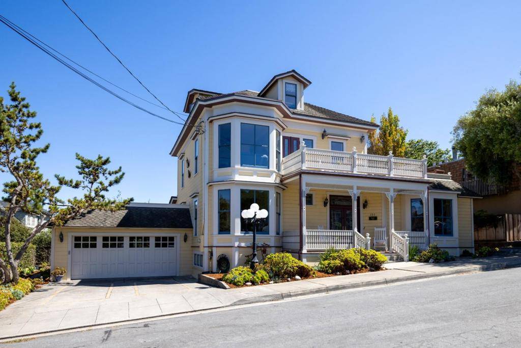 Pacific Grove, CA 93950,131 7th ST
