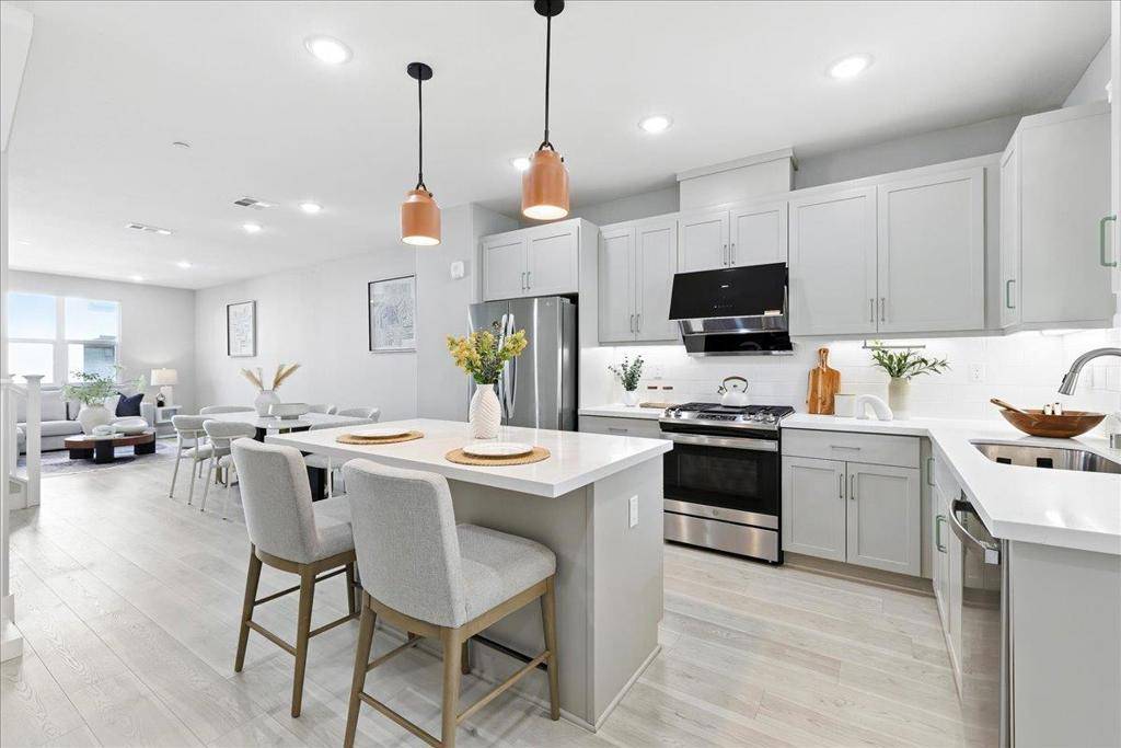 Sunnyvale, CA 94085,815 Santa Cecilia TER