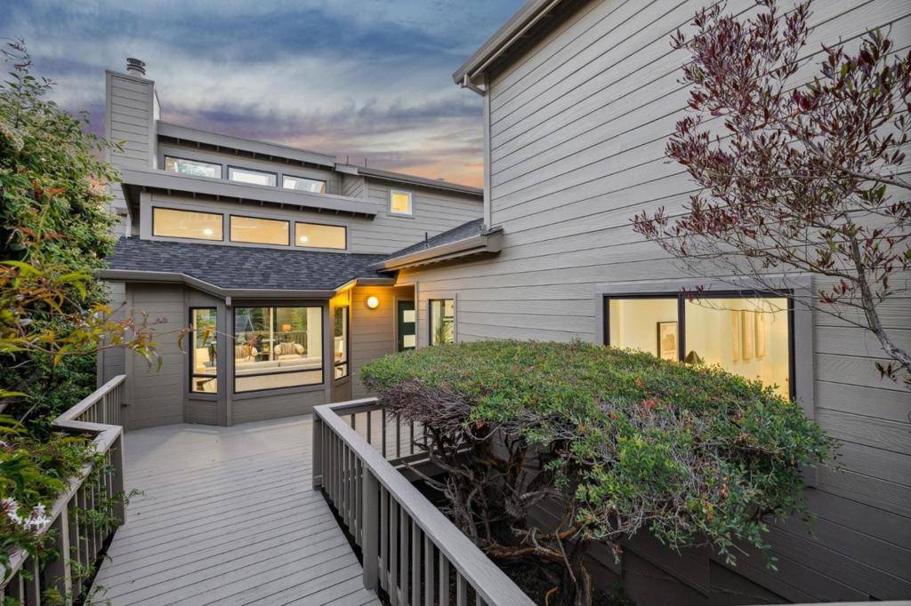 El Granada, CA 94018,389 Avenue Granada